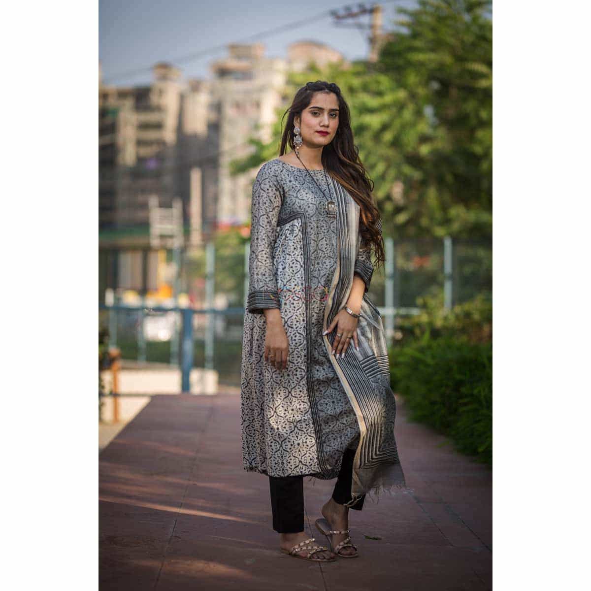 Image for Kusvaa Kusum Kuoj25 Black Grey Kurta With Dupatta Side