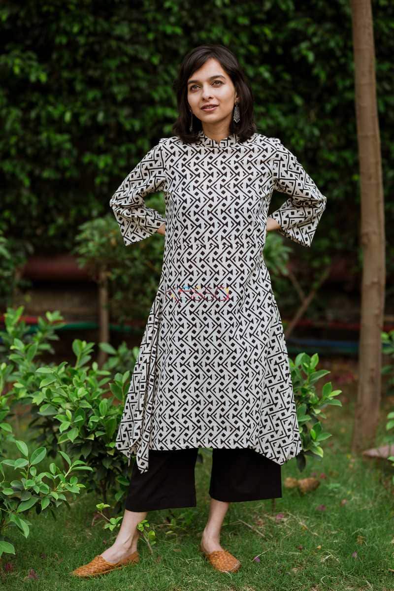 Image for Black Culottes With Beige Kurta And Stripe Stole Without Stole