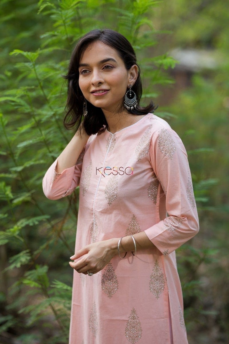 Image for Kusvaa Taf10 Salmon Pink Gold White Printed Kurta Closeup