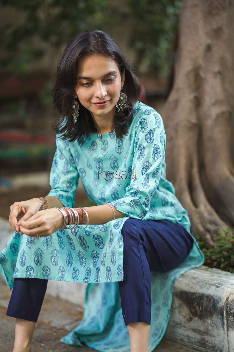 Image for Taf12 Electric Blue Handblock Kurta Closeup