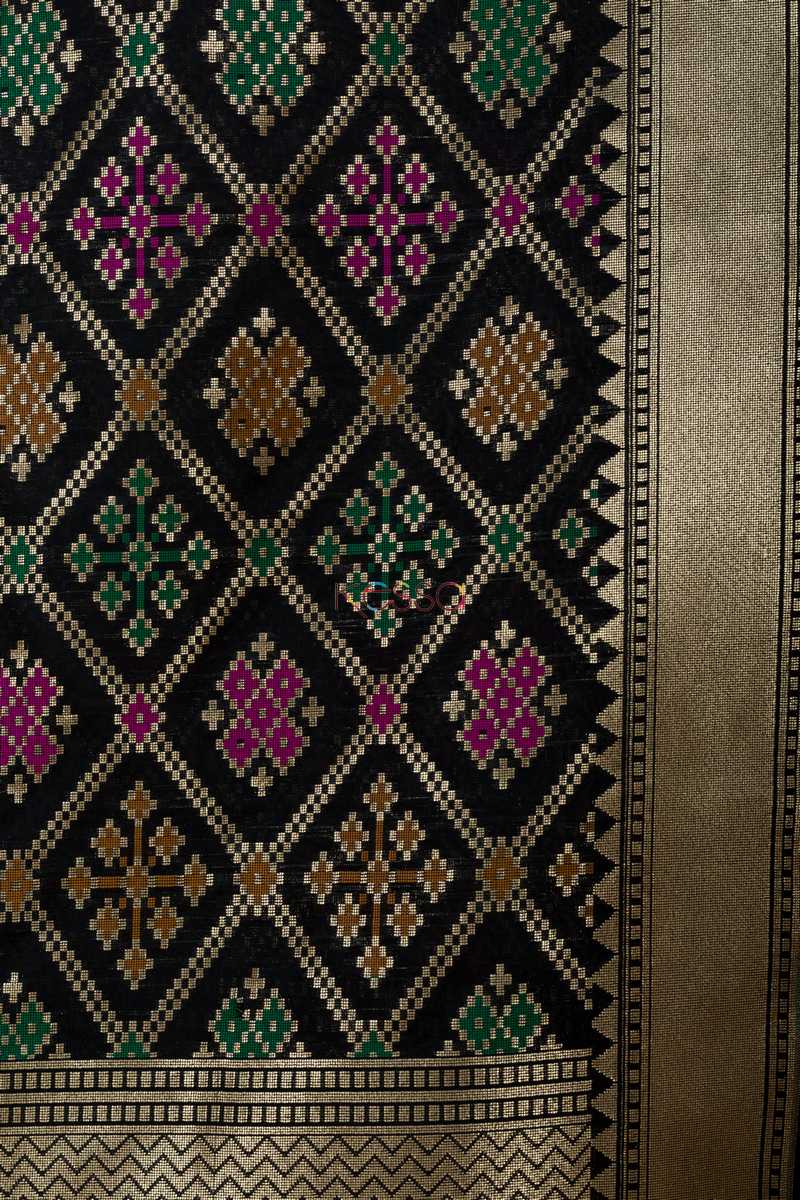 Image for Kusvaa Kudu49 Black Diamond Jaal Patola Dupatta Closeup
