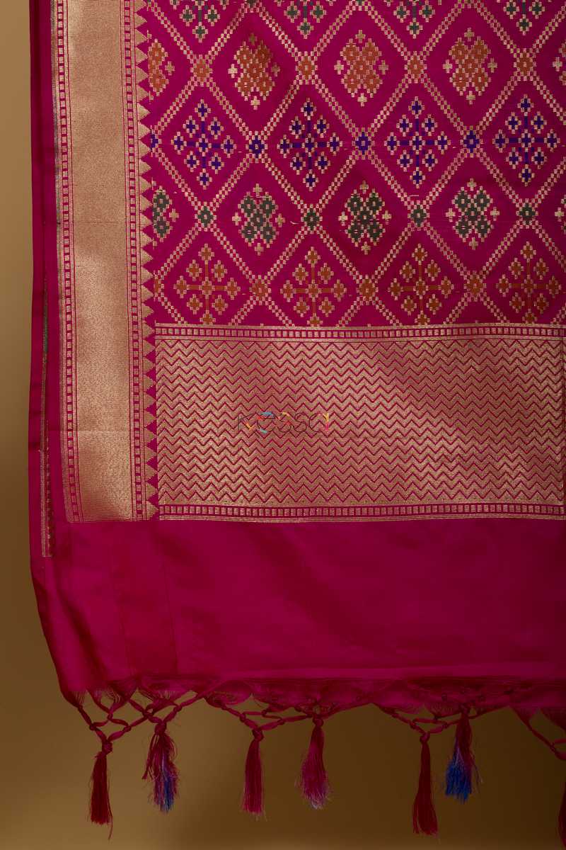 Image for Kusvaa Kudu49 Pink Diamond Jaal Patola Dupatta Closeup