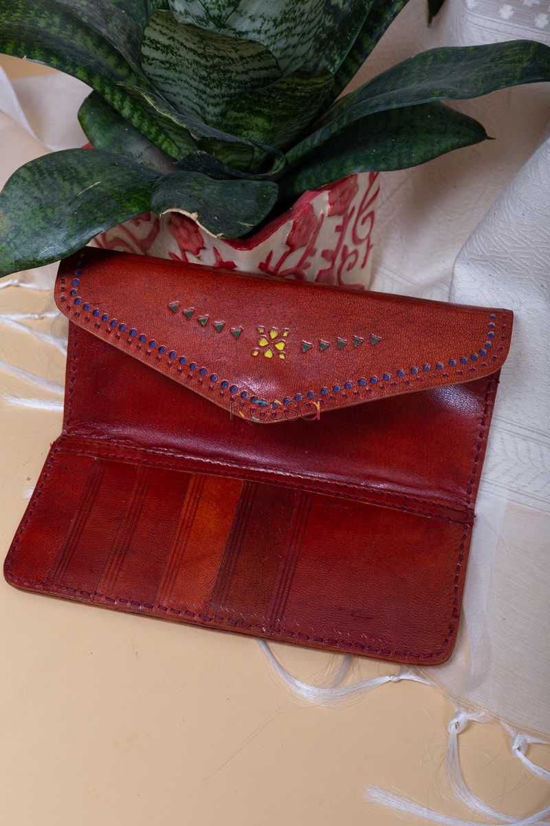 Image for Kusvaa Kewa01 Brown Camel Leather Handcrafted Wallet Closeup