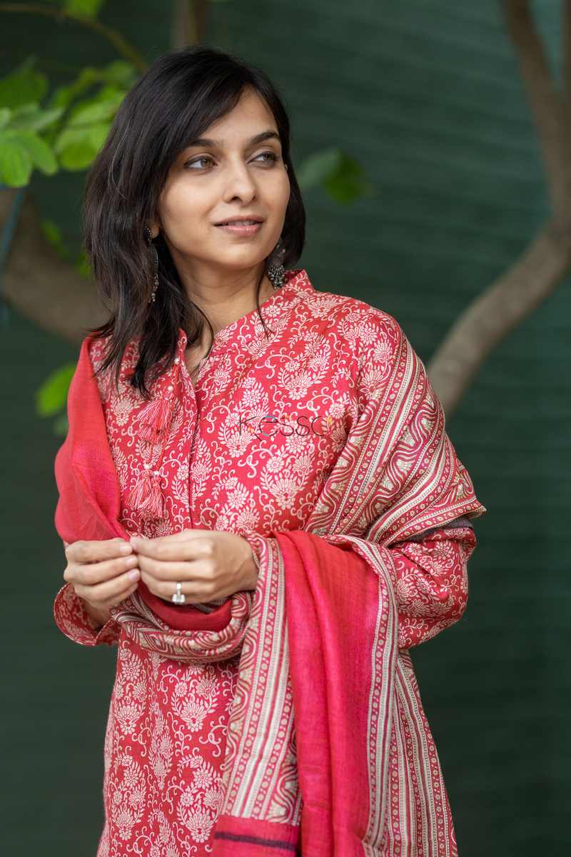 Image for Kusvaa Kuoj94 Flush Mahogany And Cream Pashmina Kurta Dupatta Set Closeup 2