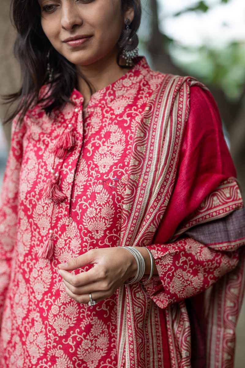 Image for Kusvaa Kuoj94 Flush Mahogany And Cream Pashmina Kurta Dupatta Set Closeup