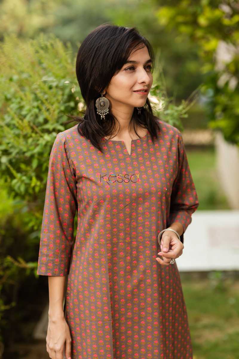 Image for Kusvaa Taf14 Coral Tree Small Flower Screen Print Kurta Closeup