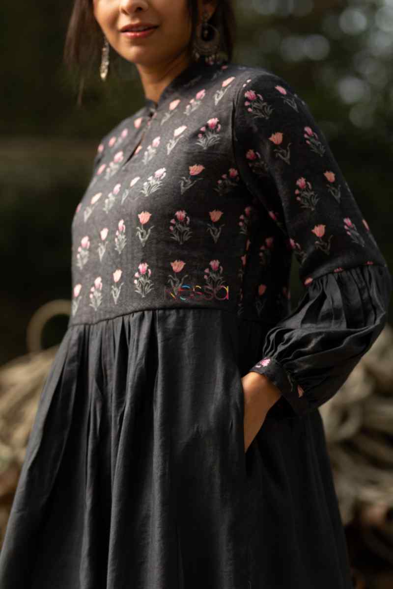 Image for Kusvaa Kuoj100 Fuscous Gray A Line Semi Pashmina Kurta Stole Set Closeup