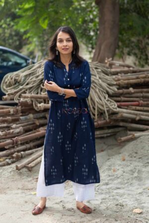 Image for Kusvaa Taf16 Cloud Burst Blue And White Kurta Featured