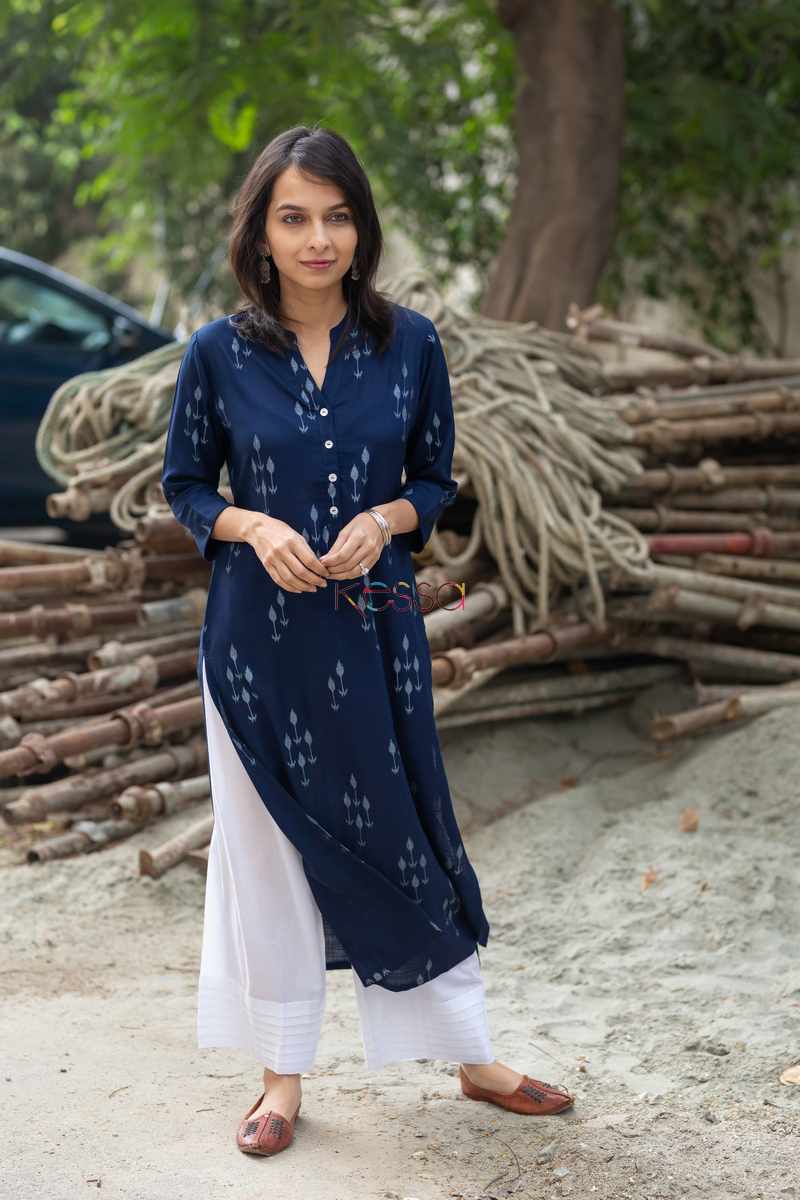 Image for Kusvaa Taf16 Cloud Burst Blue And White Kurta Side 2