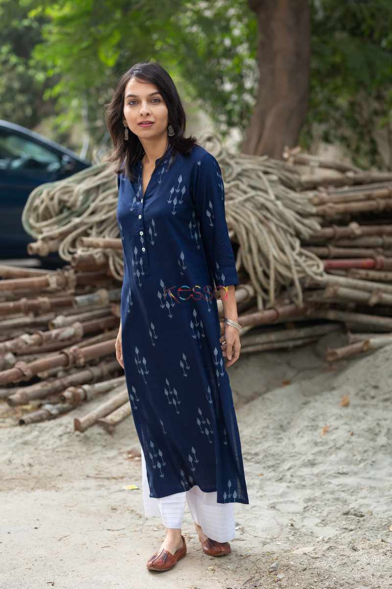 Image for Kusvaa Taf16 Cloud Burst Blue And White Kurta Side