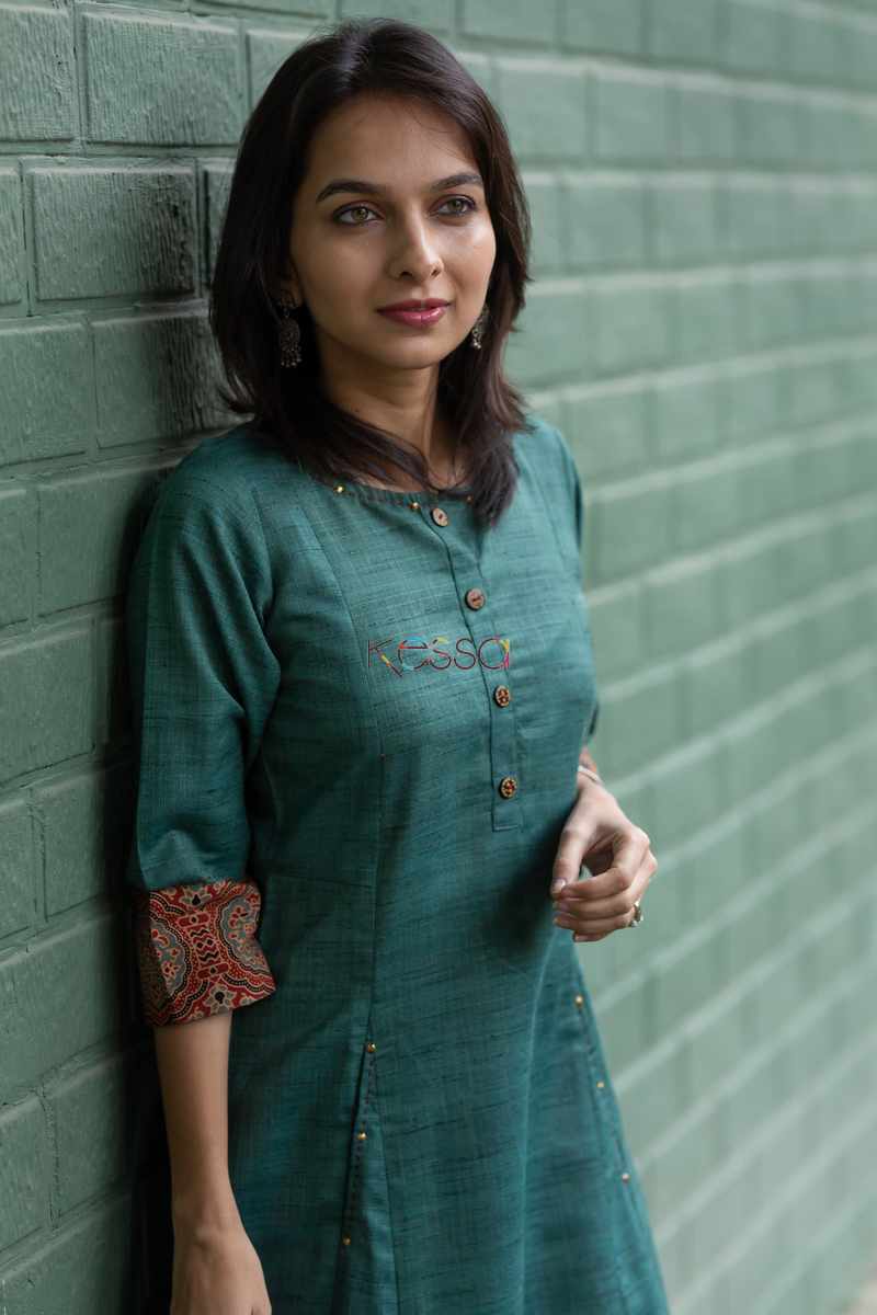Image for Kusvaa Ws498 Mineral Green Khadi Silk Kurta Closeup 2