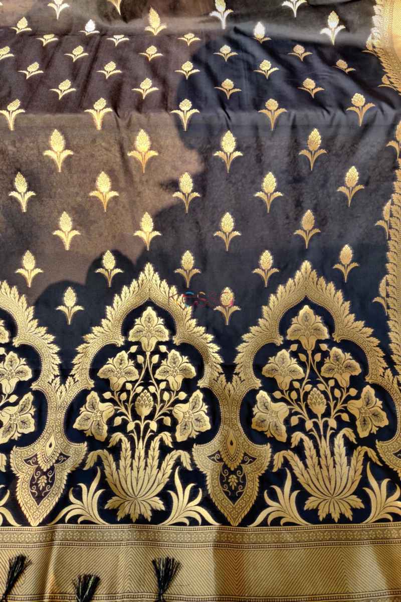 Image for Kusvaa Kudu63 Dark Blue Banarsi Jaal Dupatta Closeup