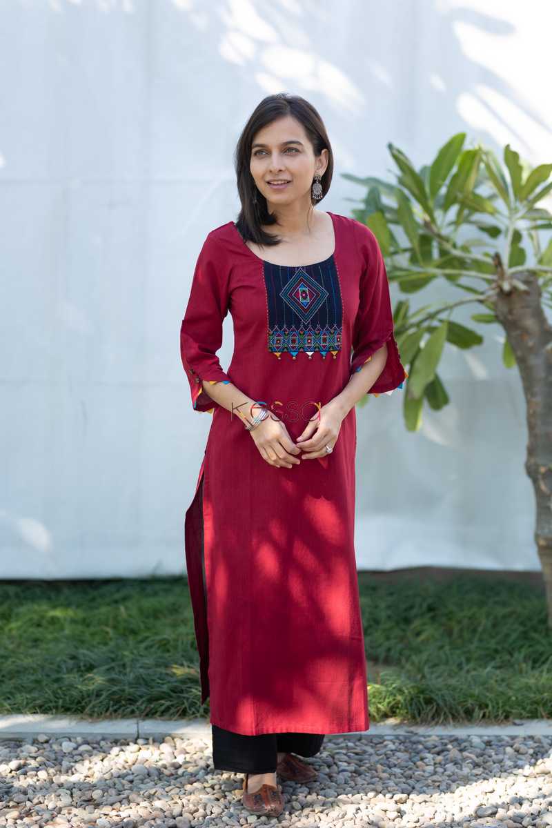 Image for Kusvaa Ws508 Merlot South Cotton Kurta With Hand Embroidery Patch Side
