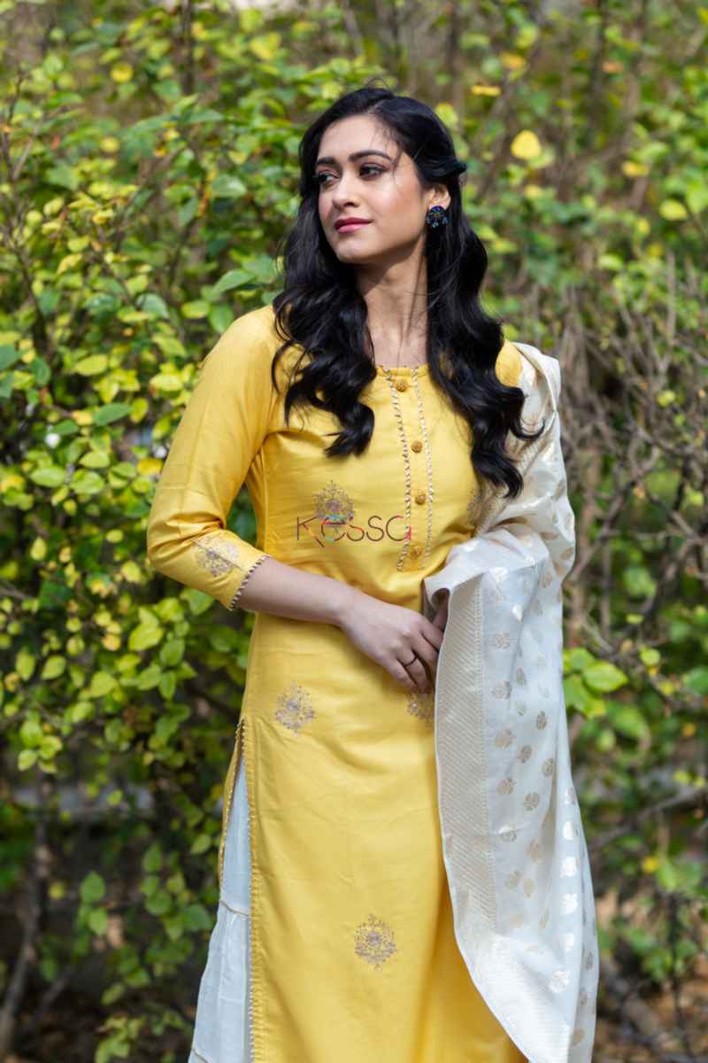 Image for Kusvaa Ws509 Old Gold Pure Silk Kurta Closeup