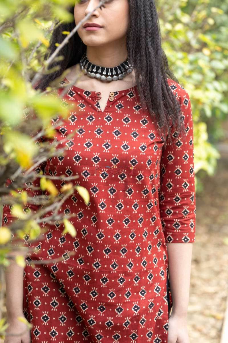 Image for Kusvaa Taf19 Red And Black Ikat Straight Kurta 4