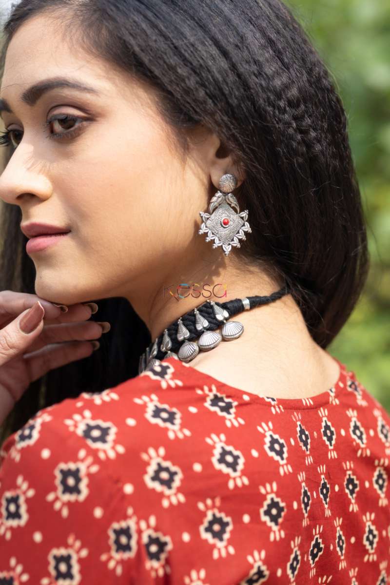 Image for Kusvaa Taf19 Red And Black Ikat Straight Kurta 7