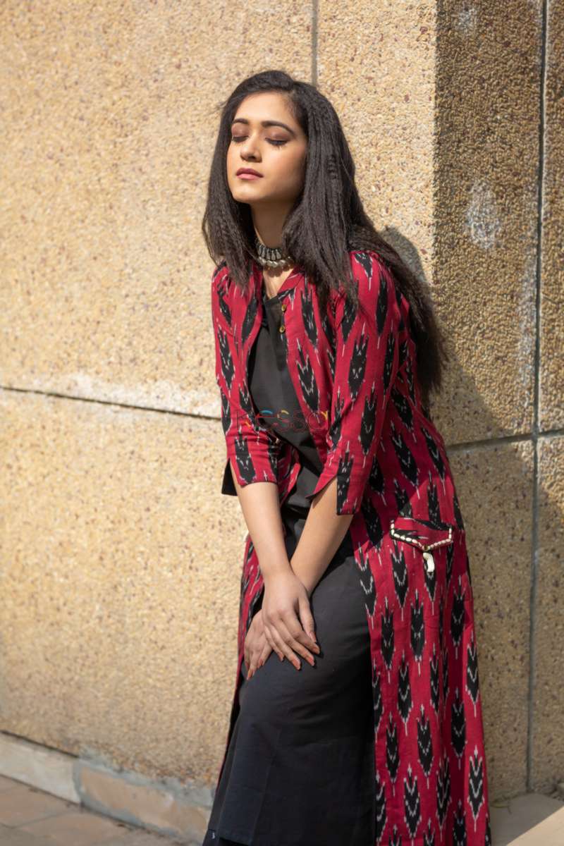 Image for Kusvaa Ws520 Double Ikat Jacket Style Kurta Closeup