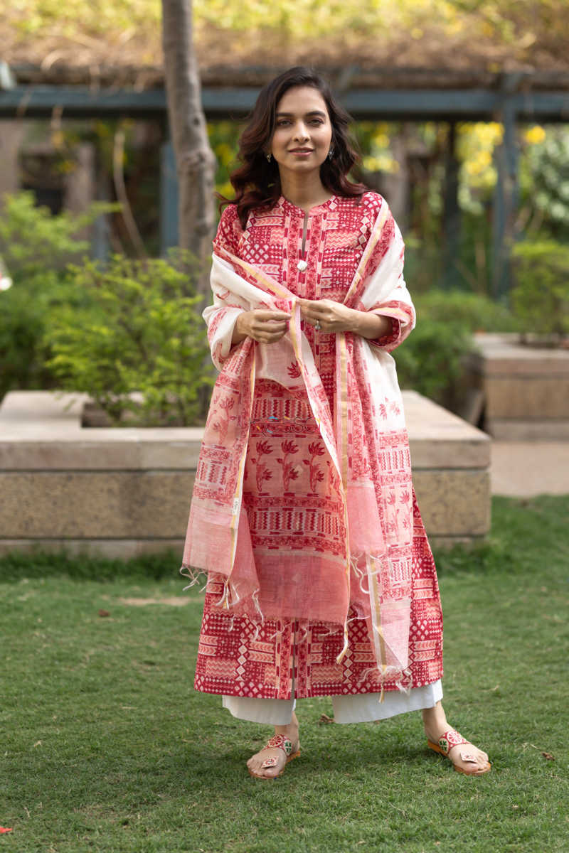 Image for Kusvaa Kuoj115 Shades Of Red Block Printed Kurta Dupatta Set 1