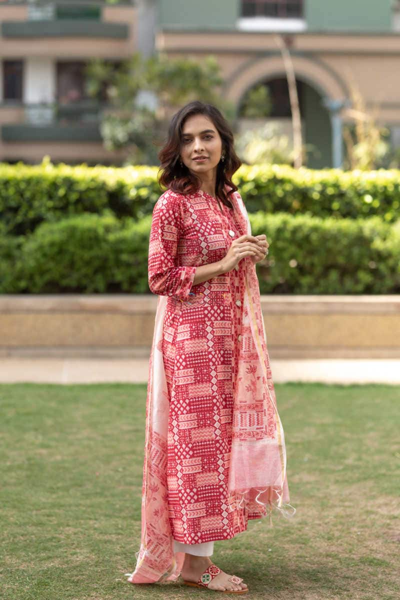 Image for Kusvaa Kuoj115 Shades Of Red Block Printed Kurta Dupatta Set 10