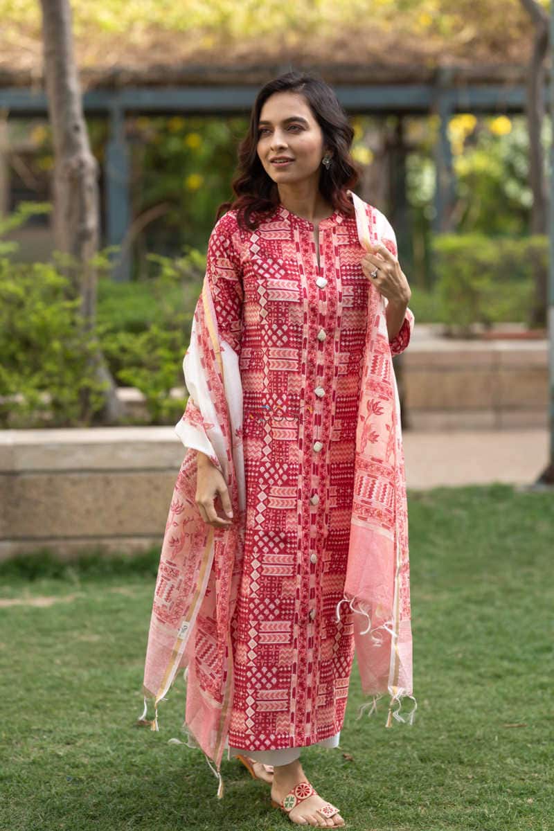Image for Kusvaa Kuoj115 Shades Of Red Block Printed Kurta Dupatta Set 2