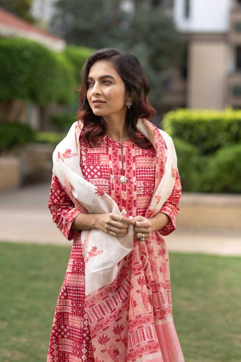 Image for Kusvaa Kuoj115 Shades Of Red Block Printed Kurta Dupatta Set 8