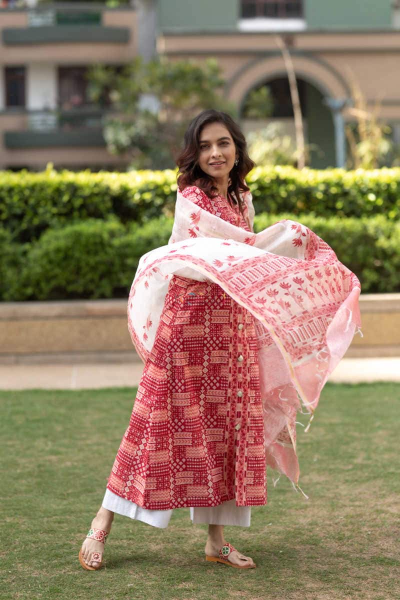 Image for Kusvaa Kuoj115 Shades Of Red Block Printed Kurta Dupatta Set 9