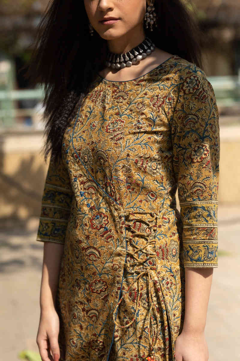 Image for Ws530 Kusvaa Tie Up Kalamkari Print Kurta Closeup