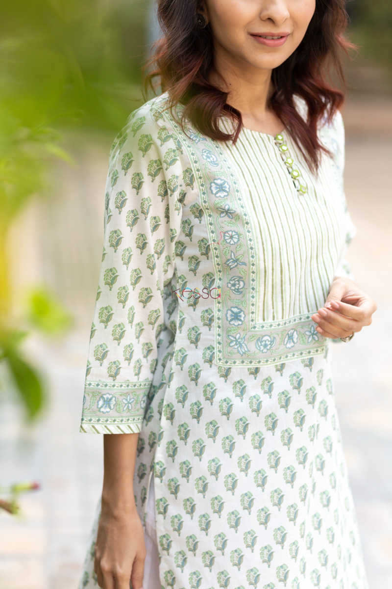 Image for Kusvaa Wa318a Shades Of Green White Kurta04