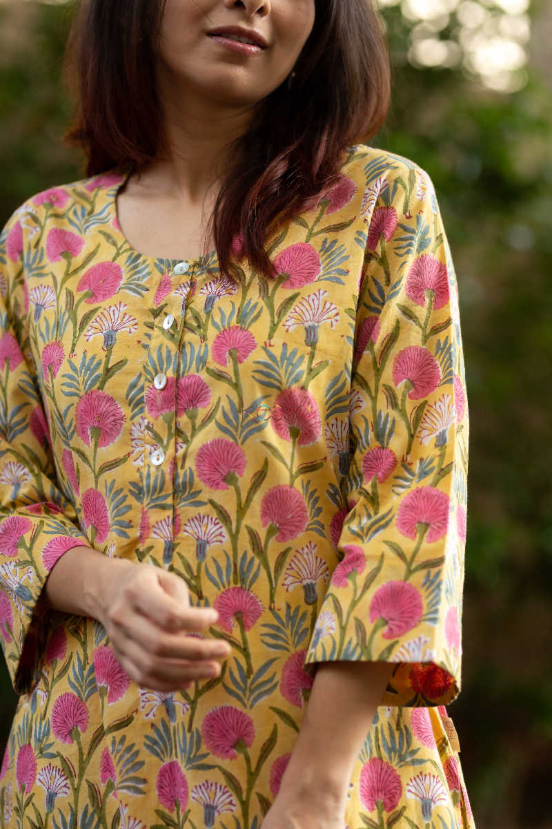 Image for Kusvaa Wsr93 Bumble Bee And Rose Pink Hand Block Print Kurta 5