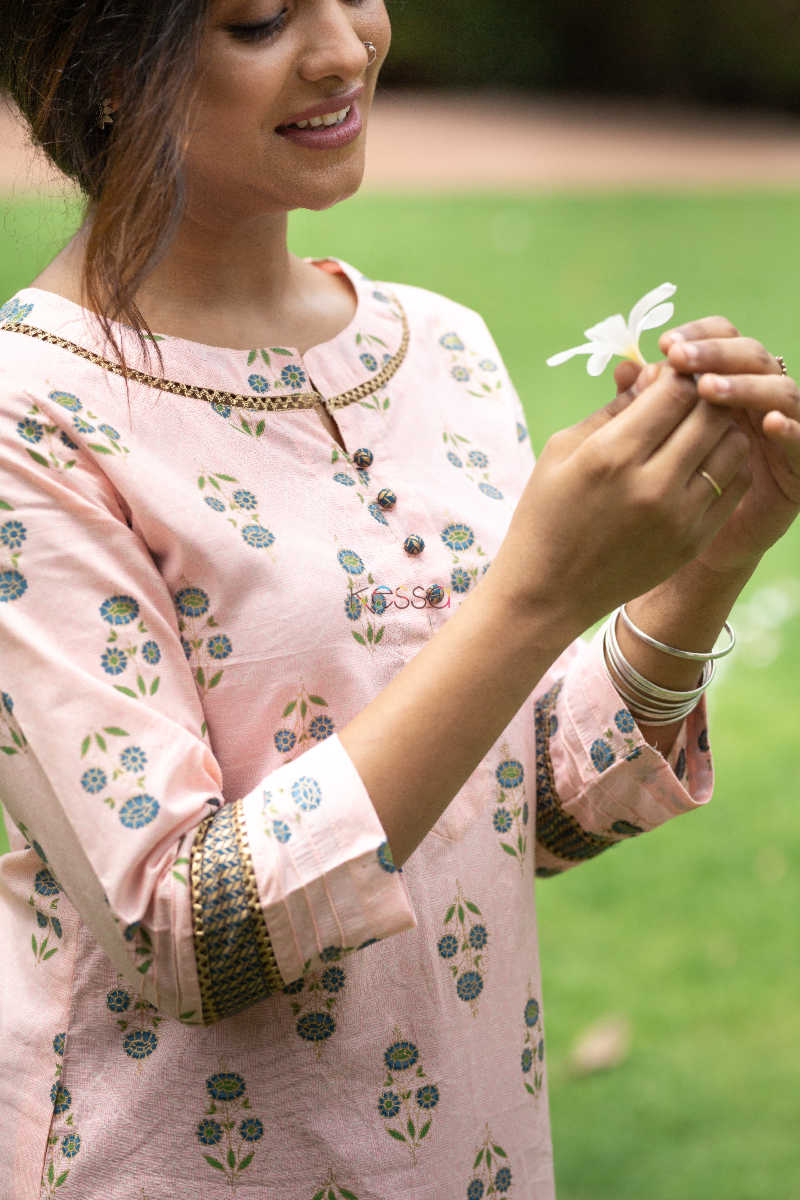 Image for Kusvaa Daf08 Rose Fog And Blue Gotta Kurta Closeup