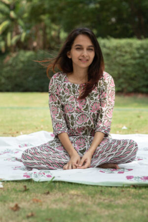 Image for Kusvaa De09 Tosca Pink And White Jammie Set Featured