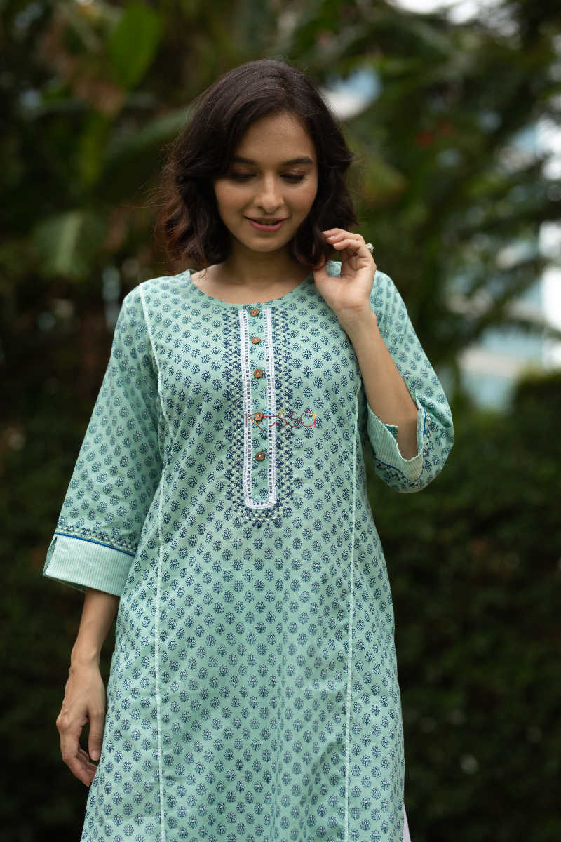Image for Kusvaa Wa323a Cascade Chotti Butti Straight Fit Kurta Closeup 2