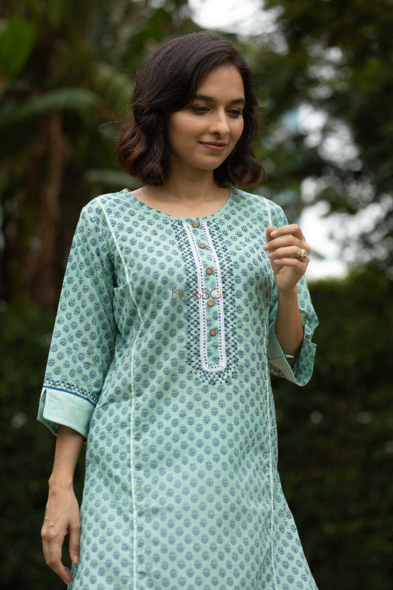 Image for Kusvaa Wa323a Cascade Chotti Butti Straight Fit Kurta Closeup