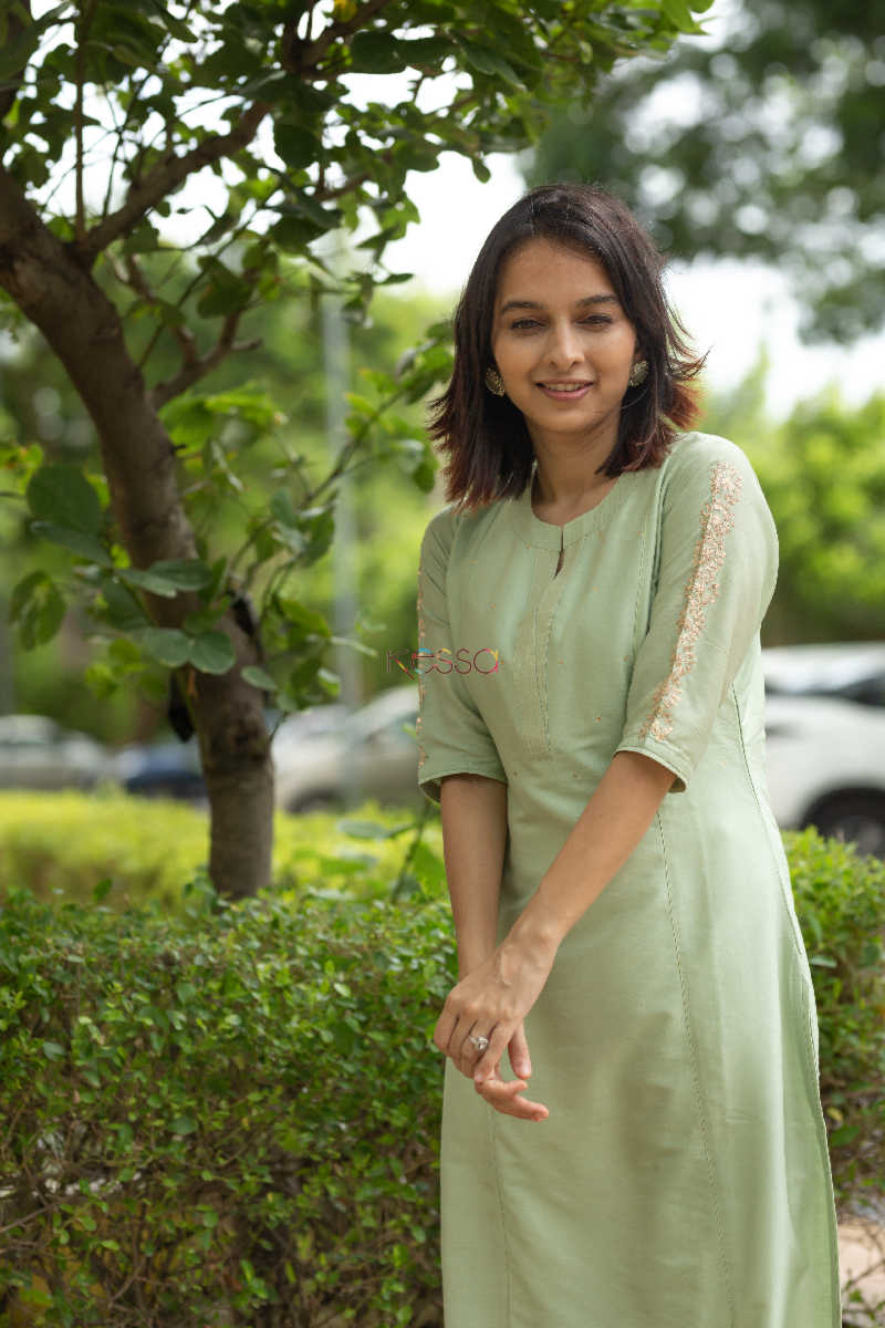 Image for Kusvaa Ws519a Wild Strawberry Gotta Patti Work Kurta Closeup 1
