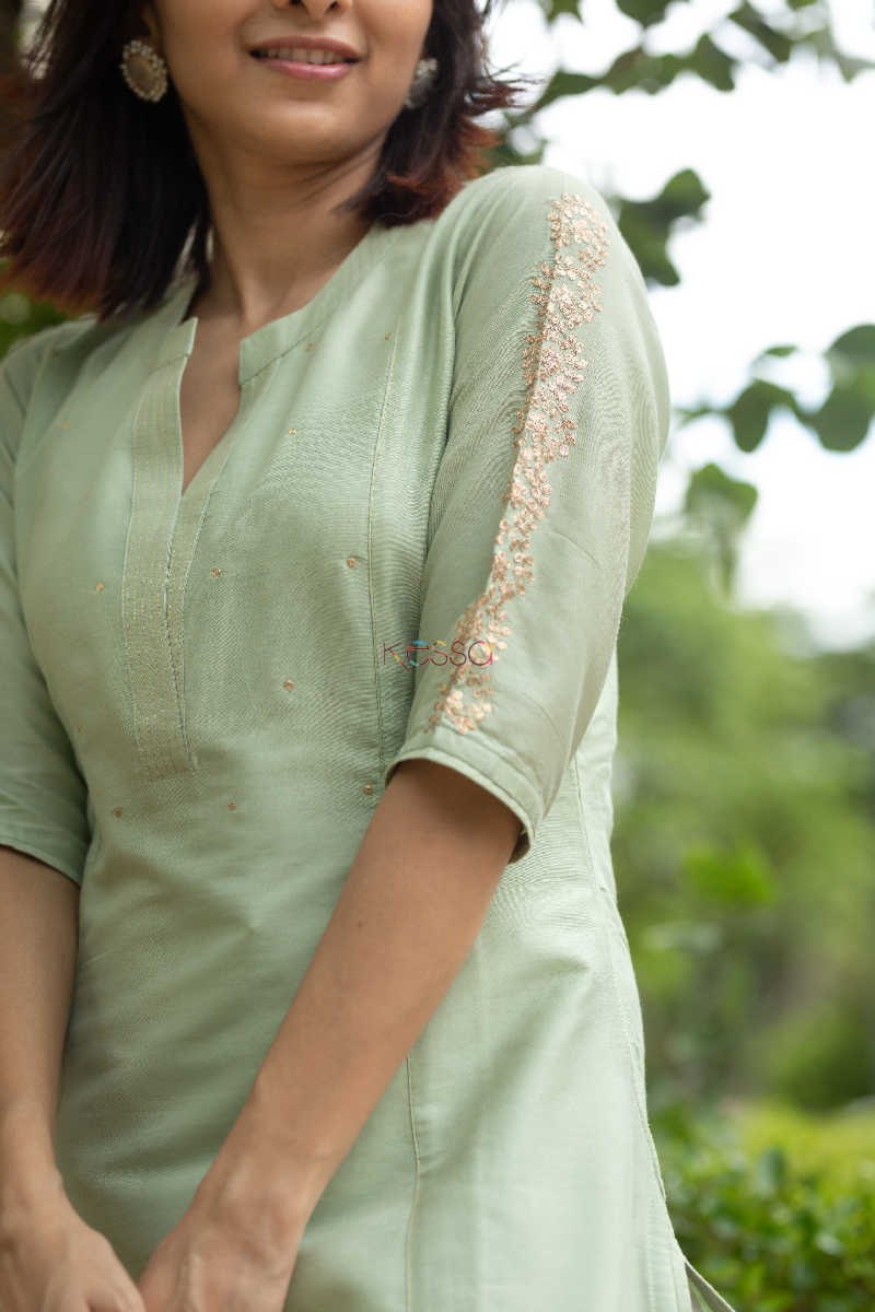 Image for Kusvaa Ws519a Wild Strawberry Gotta Patti Work Kurta Closeup