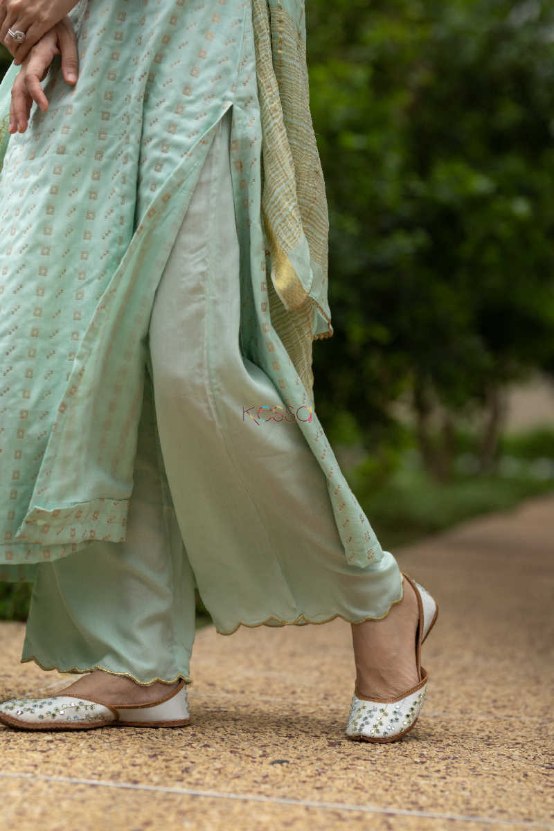 Image for Kusvaa Ws553 Amulet Green Zari Kurta Pant Set Closeup 1