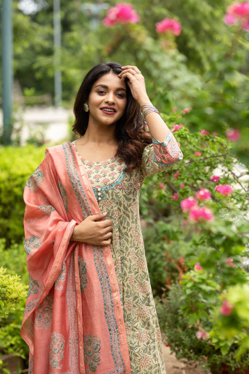 Image for Kusvaa Wsr103 Shadow Green And Sepia Kurta Chanderi Dupatta Set Closeup