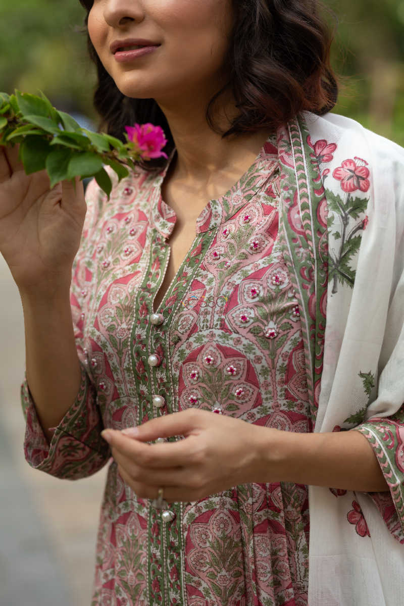 Image for Kusvaa Wsr105 Deep Blush Block Printed Kurta Dupatta Set Closeup 2
