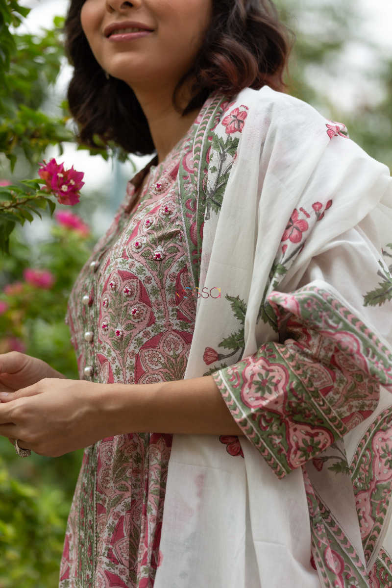 Image for Kusvaa Wsr105 Deep Blush Block Printed Kurta Dupatta Set Closeup 3