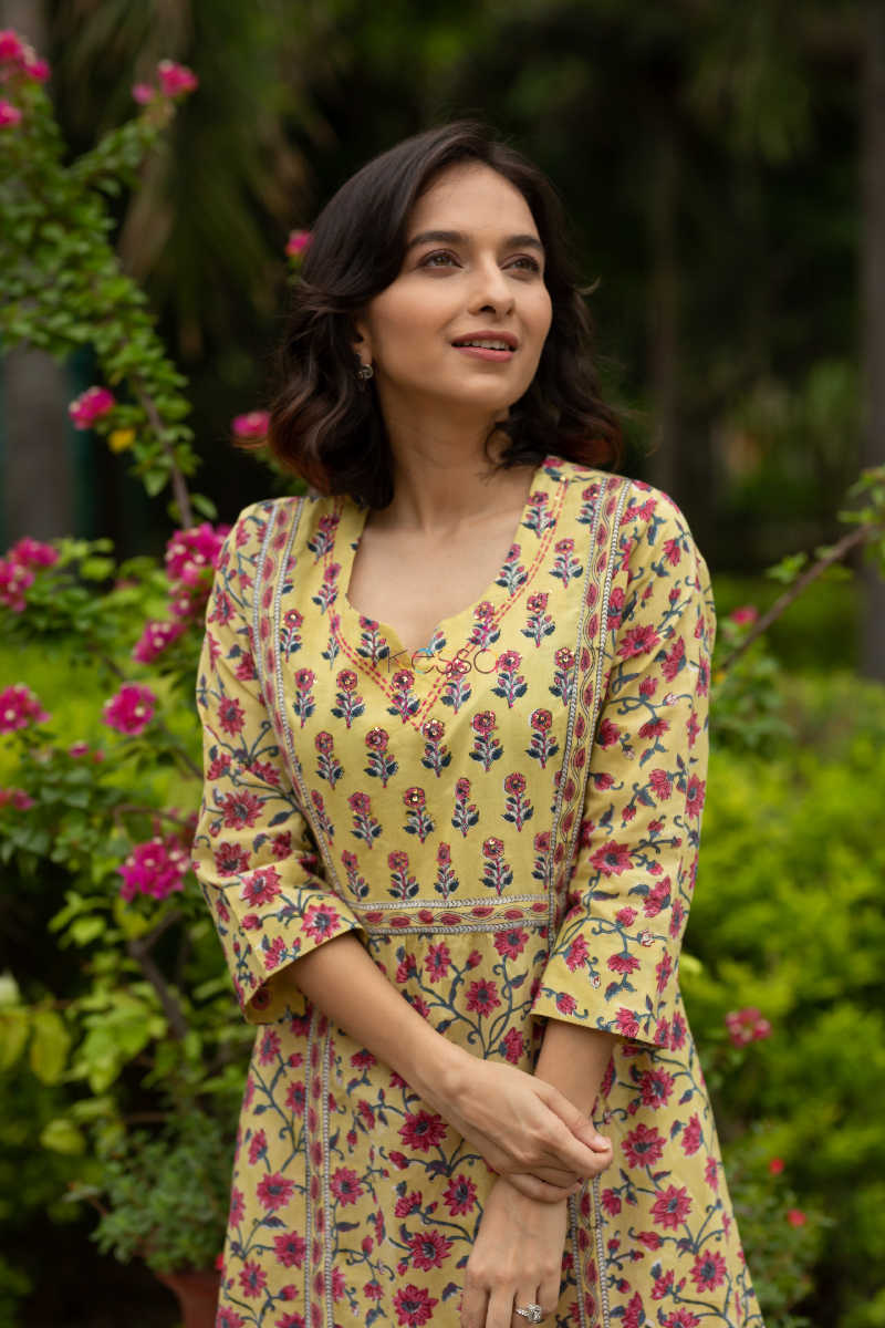 Image for Kusvaa Wsr106 Primerose Yellow And Pink Kurta Closeup 1