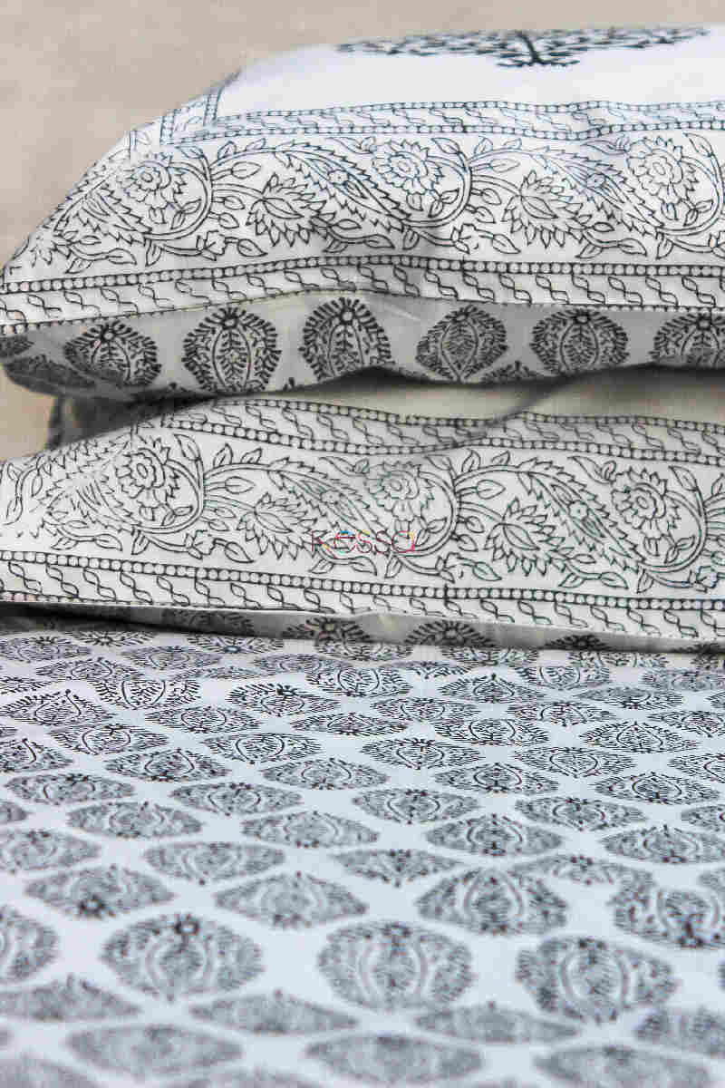 Image for Kusvaa Kpb07 Black White Bedsheet Two Pillow Covers 4