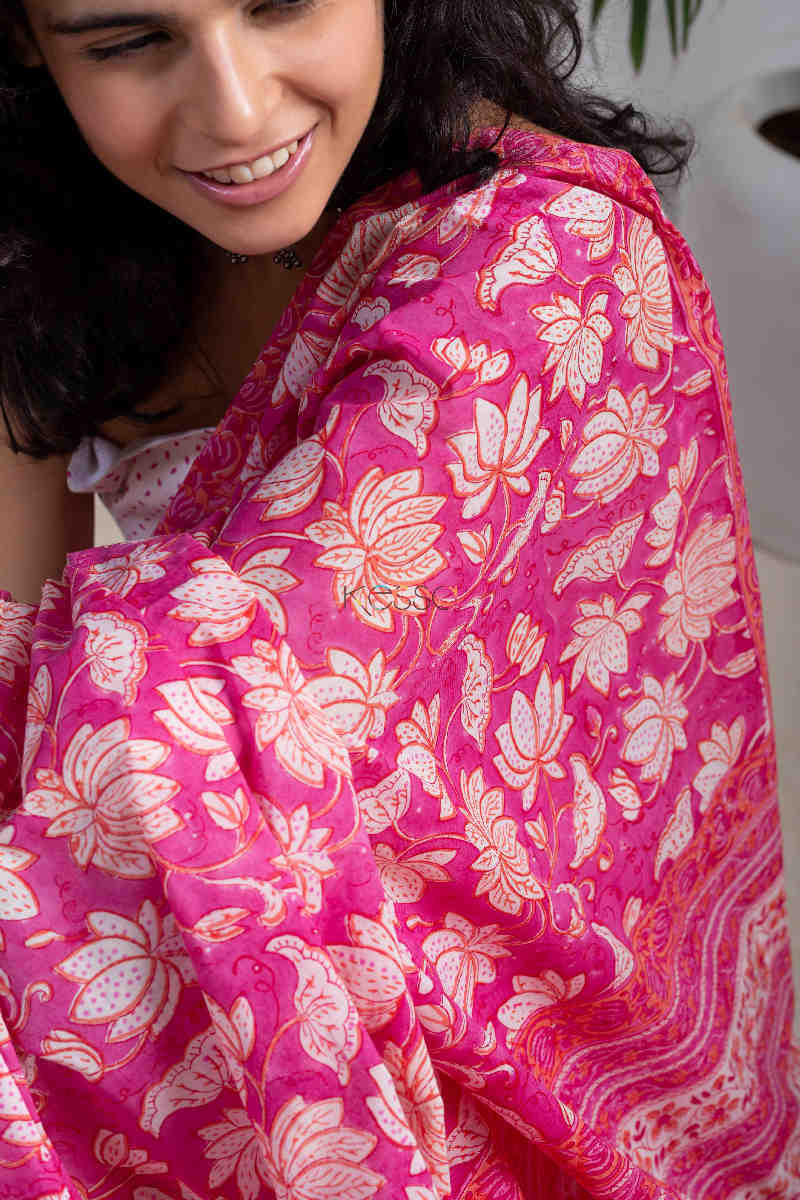 Image for Kusvaa Kuojs01 Lotus Pink Jaal Chanderi Saree Closeup