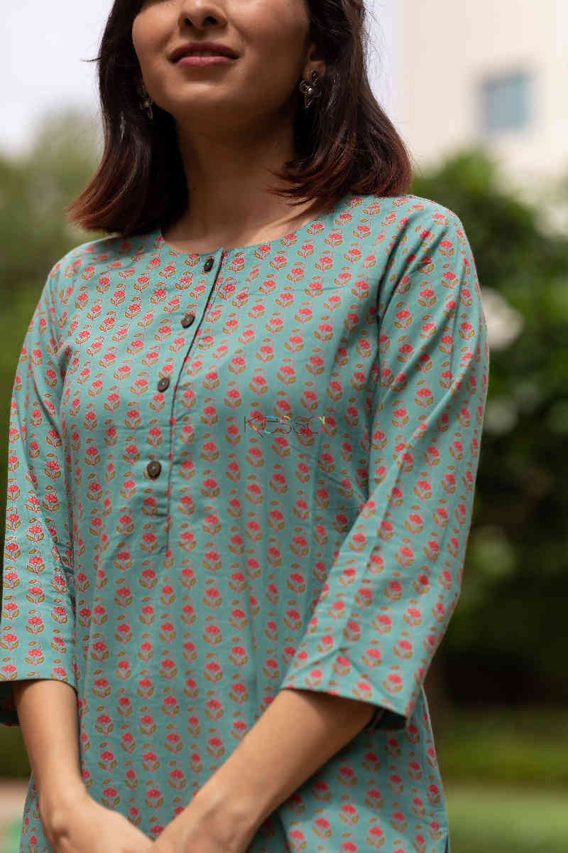 Image for Kusvaa Taf28 Froly Bay Leaf Straight Fit Kurta Closeup