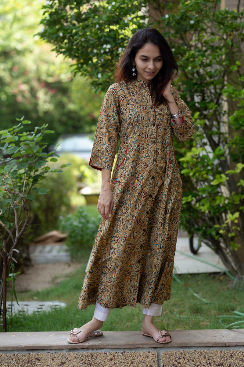 Image for Kusvaa Wa324a Sandal Wood Kalamkari A Line Kurta Front