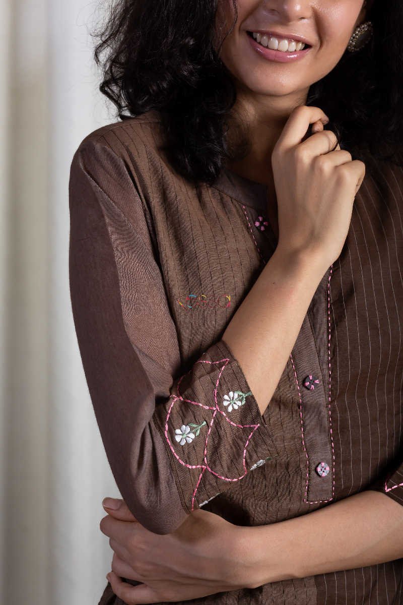 Image for Kusvaa Ws557 Irish Brown Chanderi Kurta Closeup