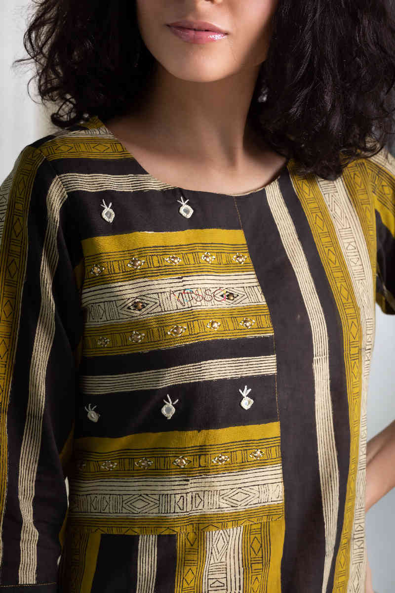 Image for Kusvaa Ws566 Luxor Gold Black Cream Straight Kurta Closeup
