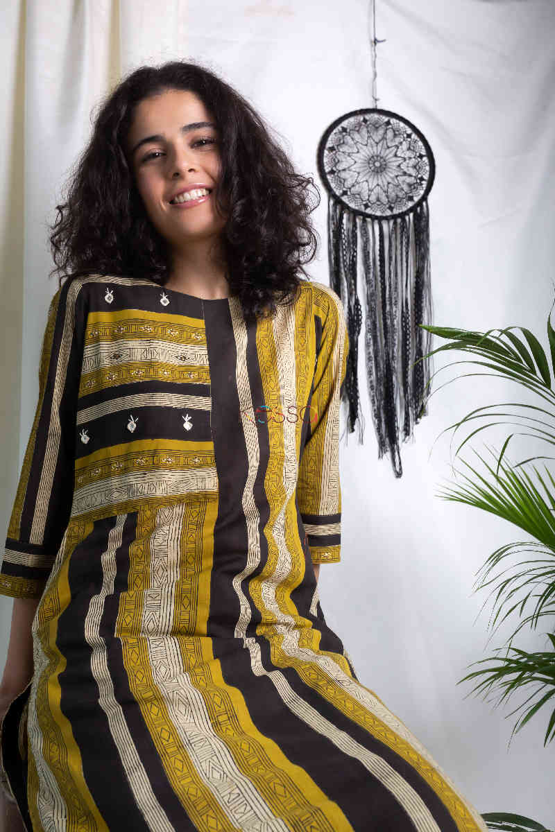 Image for Kusvaa Ws566 Luxor Gold Black Cream Straight Kurta Sitting