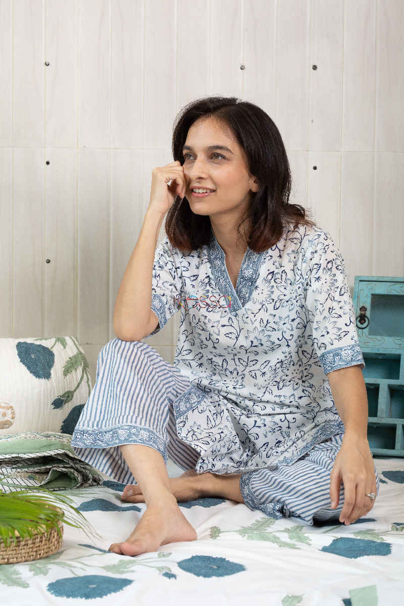 Image for De18 Boulder Grey White Jammies Set Sitting