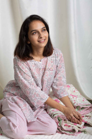 Image for Kusvaa De15 Clam Shell Pink Jammies Set Featured