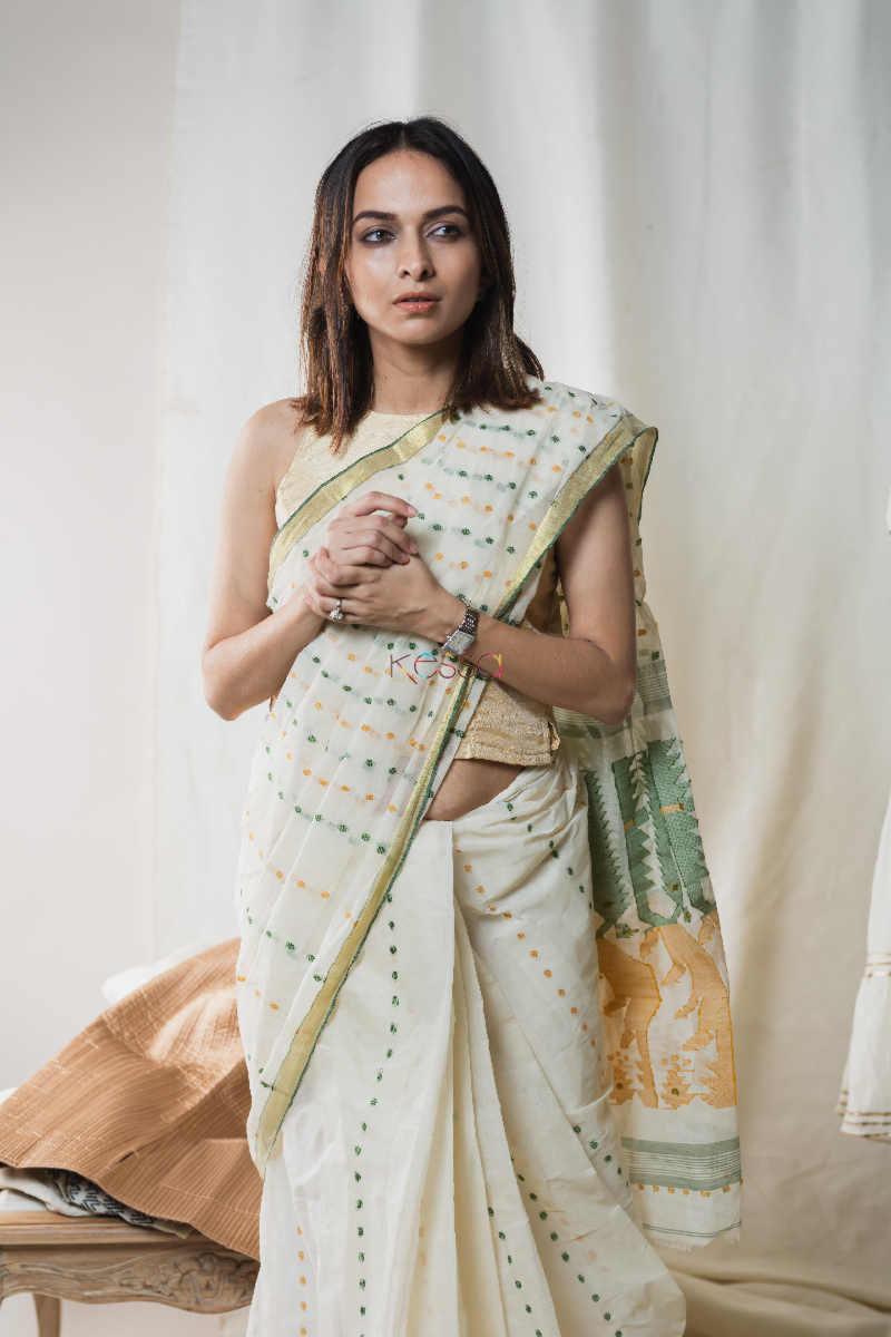 Image for Kusvaa Kuss03 Cream Taat Bengali Saree Closeup 1